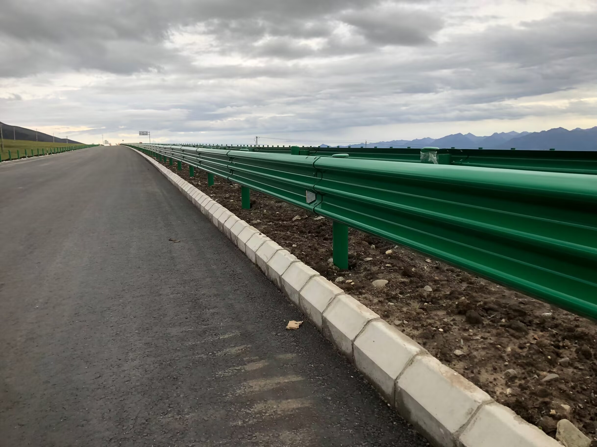 道孚县乡村公路波形护栏波形护栏板 - 推荐